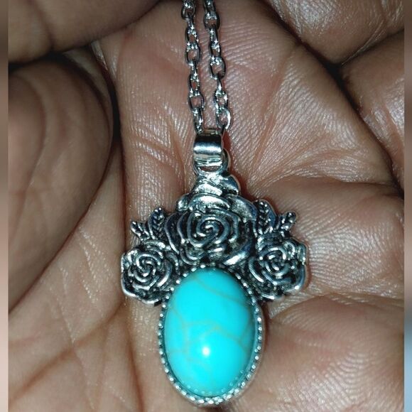 Vintage Round Ancient Silver Charm Geometric Pattern necklace set - Picture 4 of 11